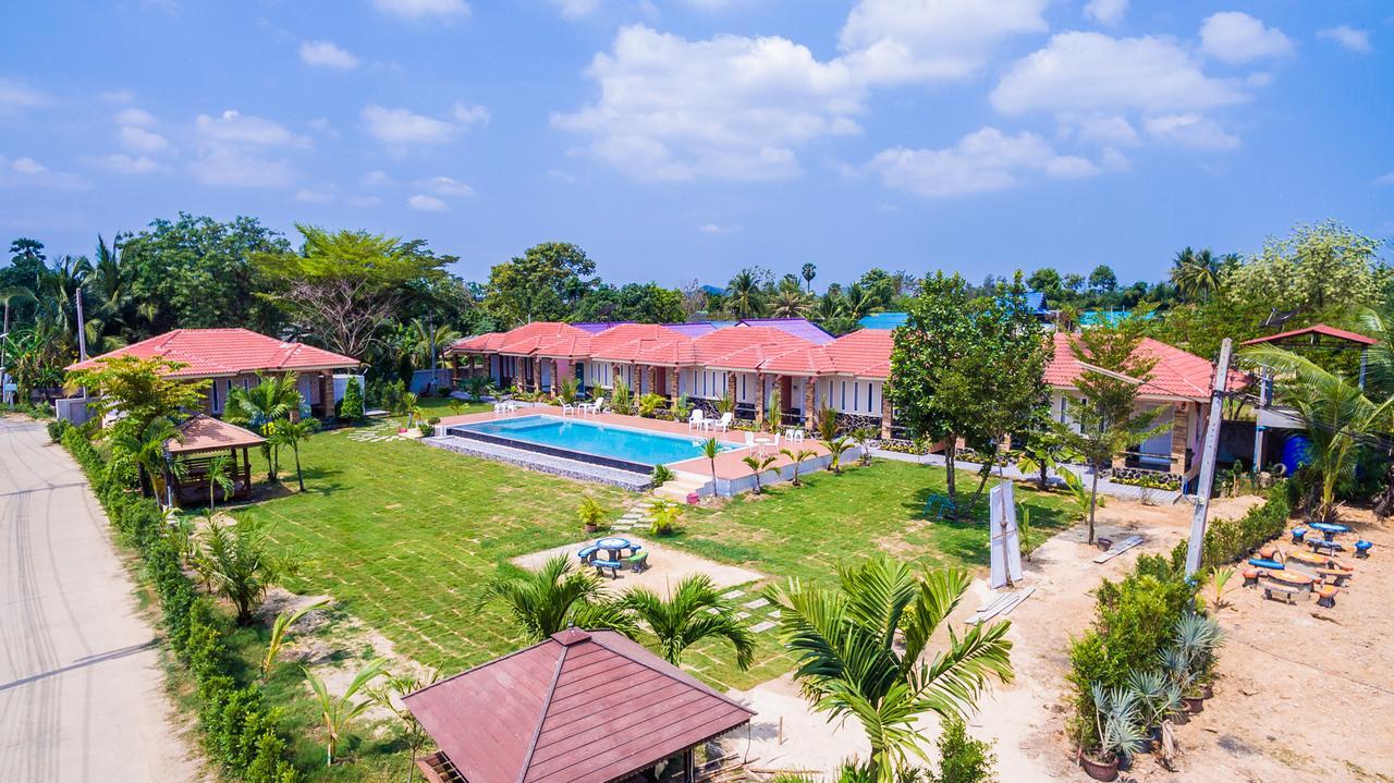 Diane Hotel Phetchaburi Bagian luar foto