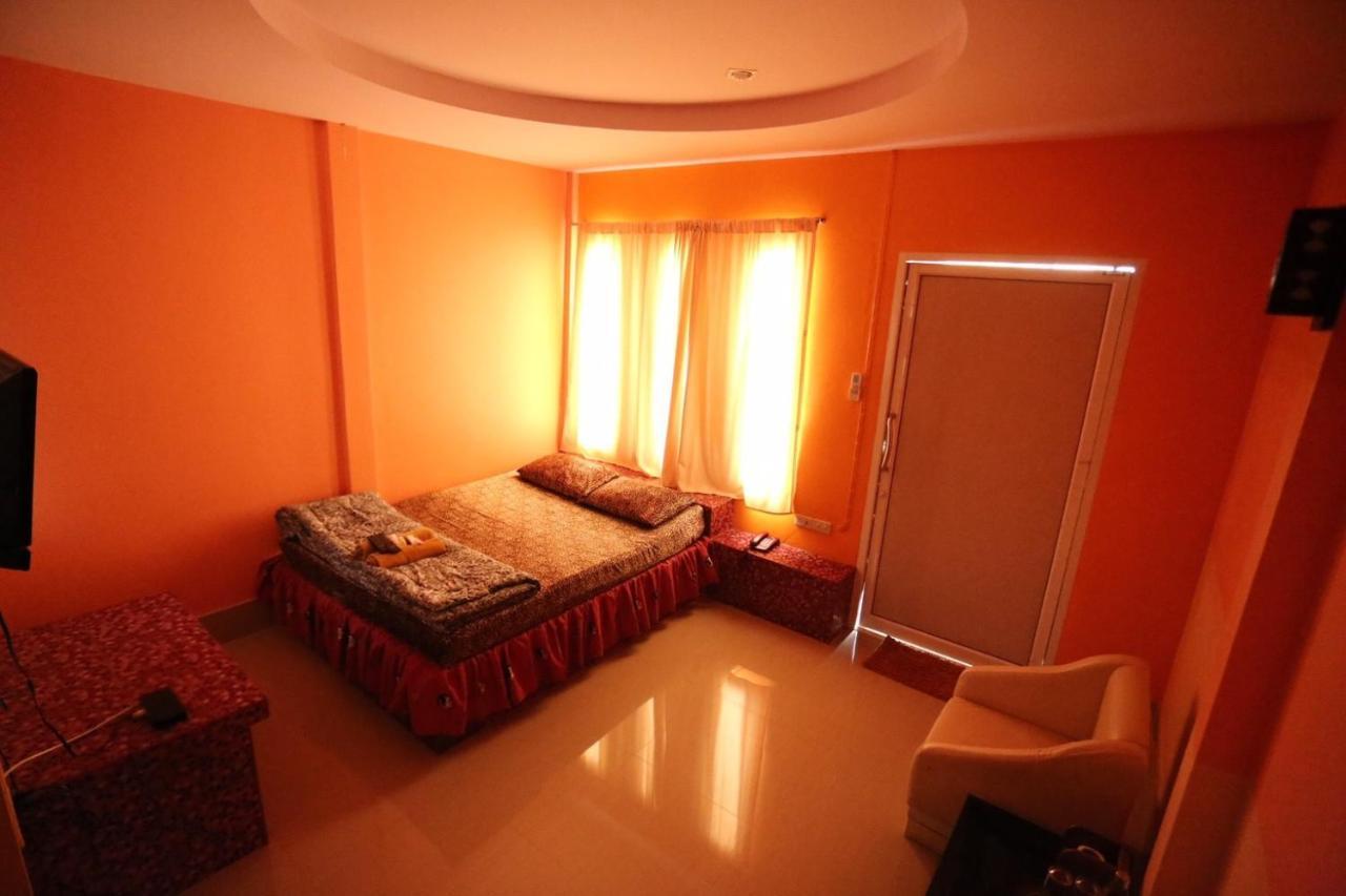Diane Hotel Phetchaburi Bagian luar foto