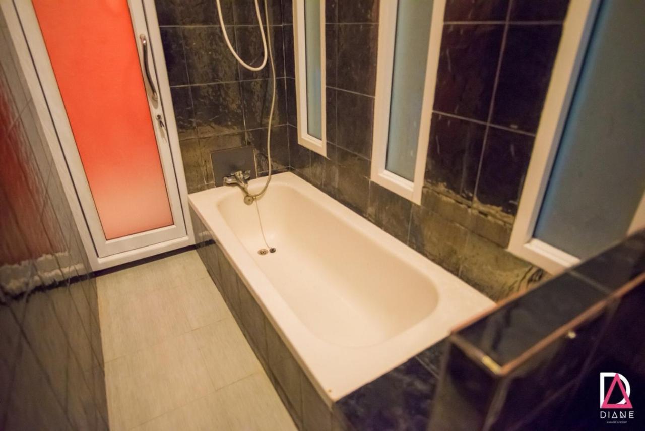 Diane Hotel Phetchaburi Bagian luar foto
