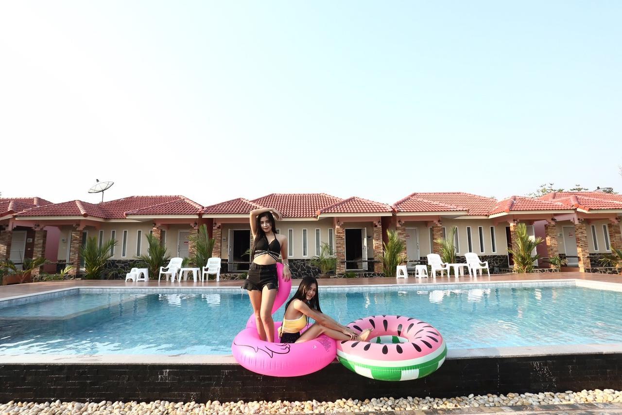 Diane Hotel Phetchaburi Bagian luar foto