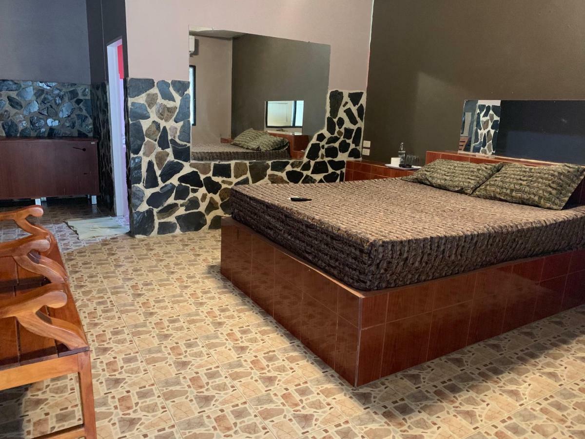 Diane Hotel Phetchaburi Bagian luar foto