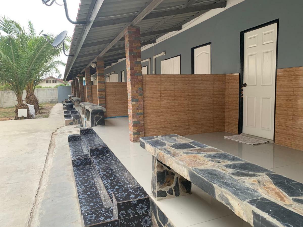 Diane Hotel Phetchaburi Bagian luar foto