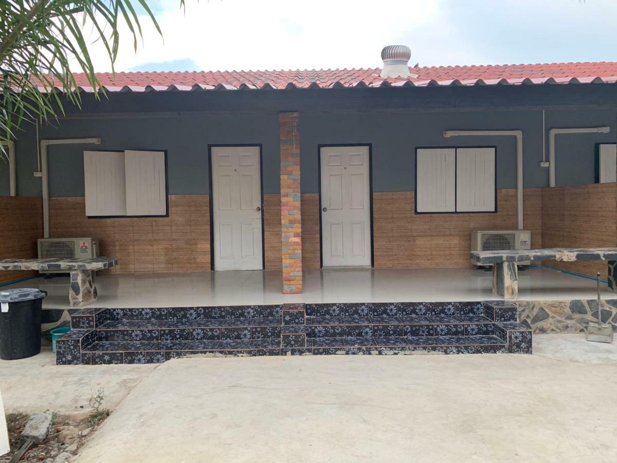 Diane Hotel Phetchaburi Bagian luar foto