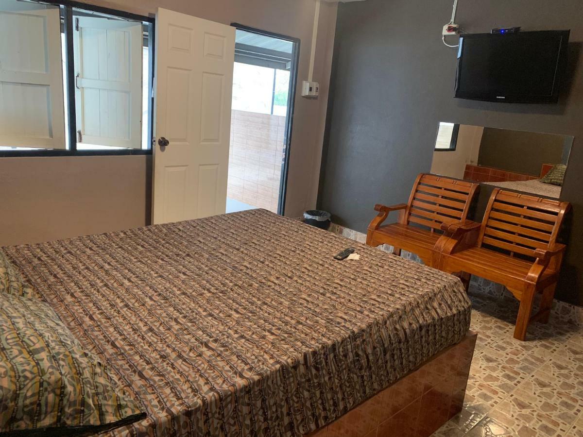 Diane Hotel Phetchaburi Bagian luar foto