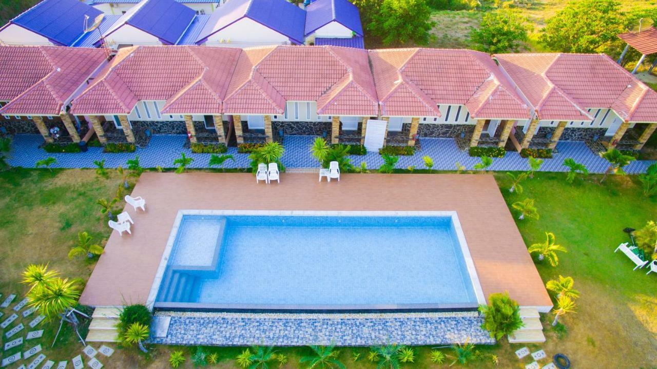 Diane Hotel Phetchaburi Bagian luar foto