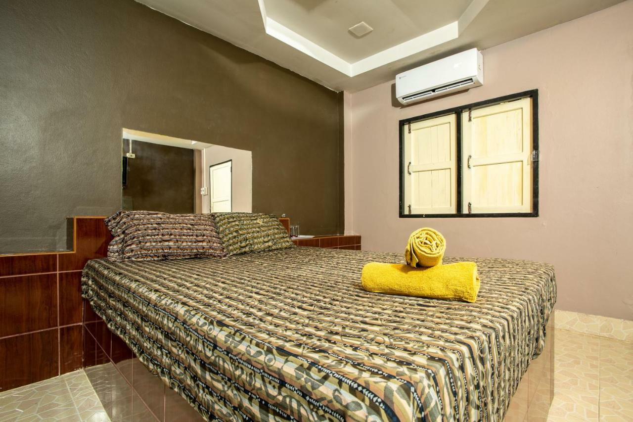 Diane Hotel Phetchaburi Bagian luar foto