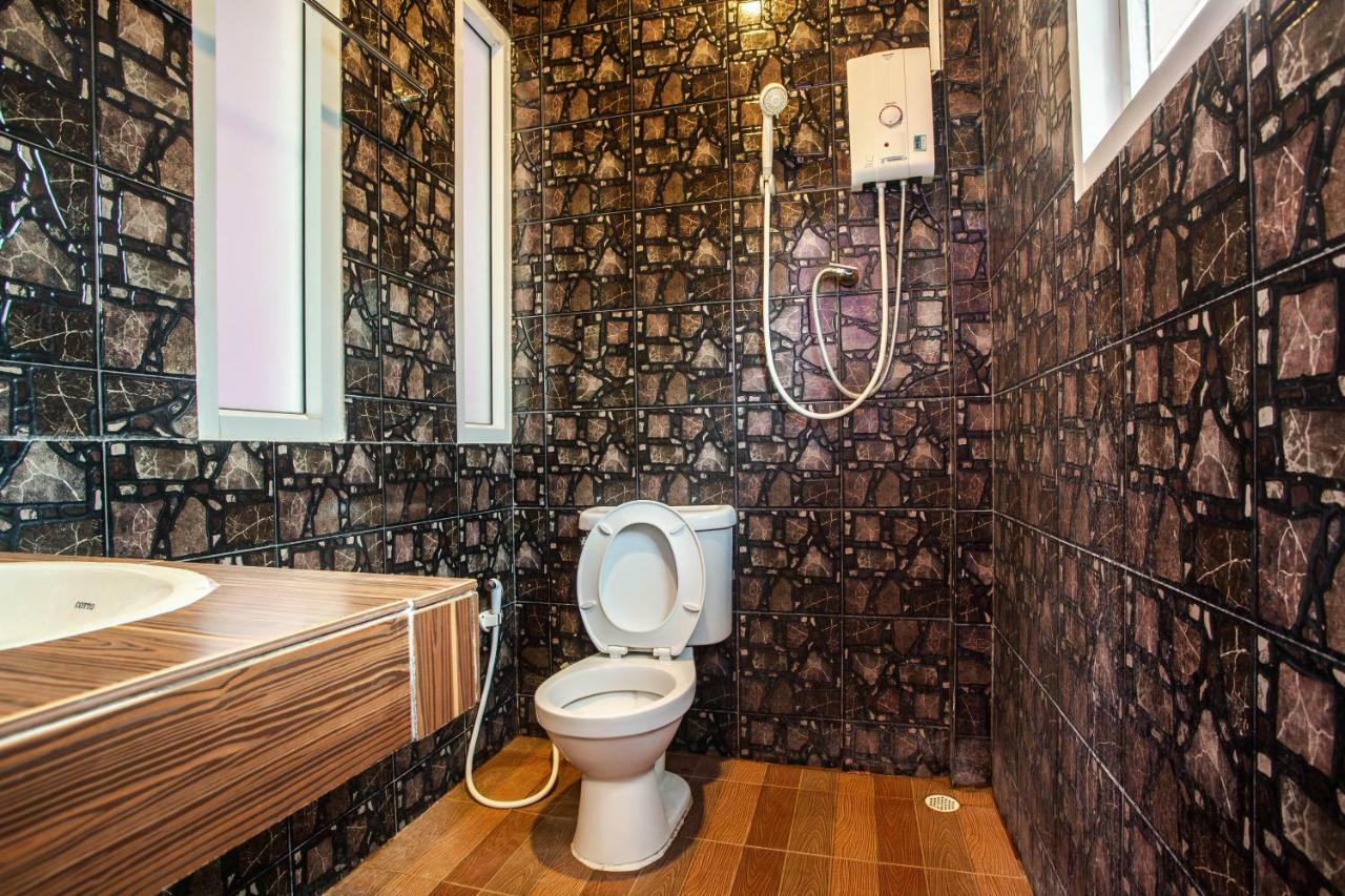Diane Hotel Phetchaburi Bagian luar foto